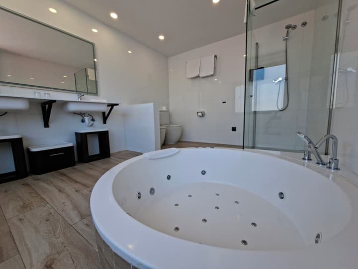 Hotel 153