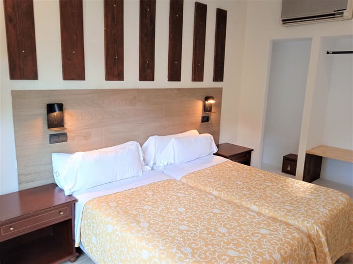 Hotel 153