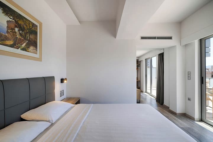 Xenophon Hotel