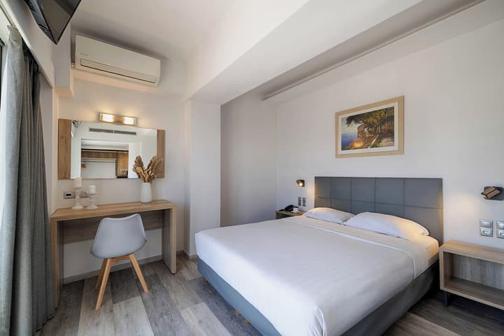 Xenophon Hotel