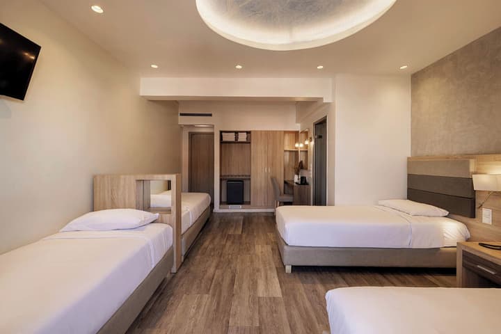 Xenophon Hotel
