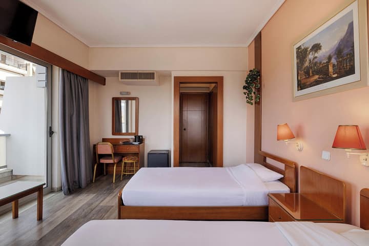 Xenophon Hotel