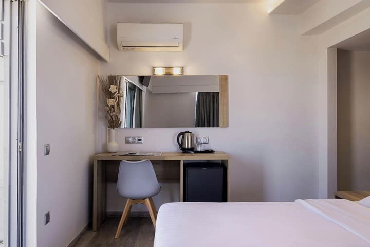 Xenophon Hotel