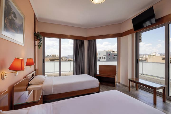Xenophon Hotel