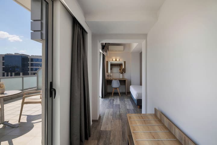 Xenophon Hotel