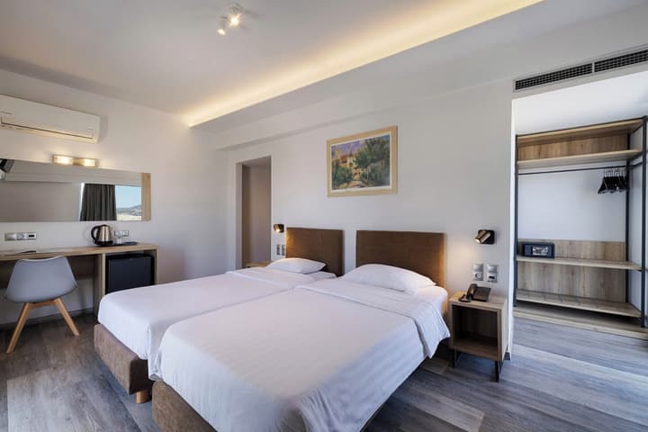 Xenophon Hotel