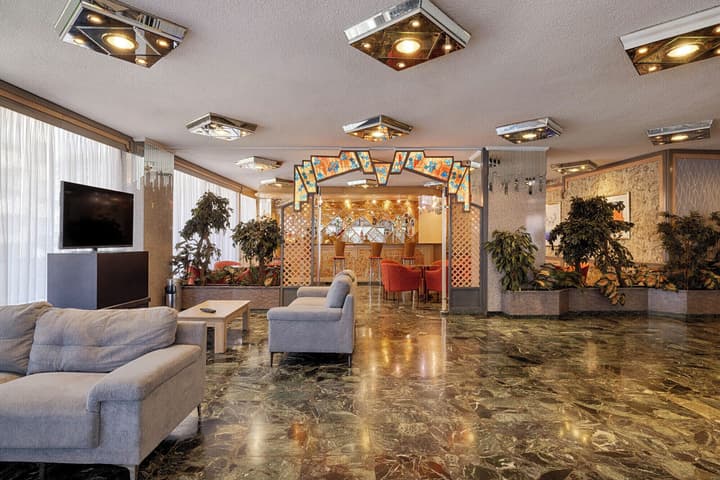 Xenophon Hotel