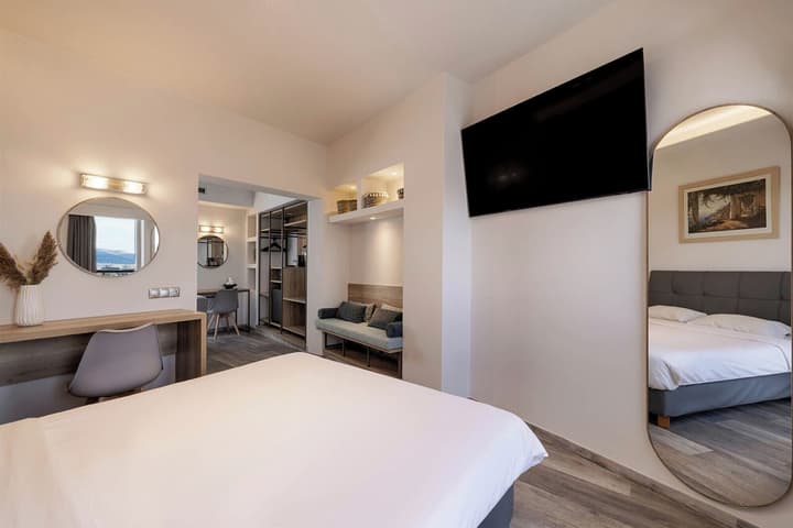 Xenophon Hotel