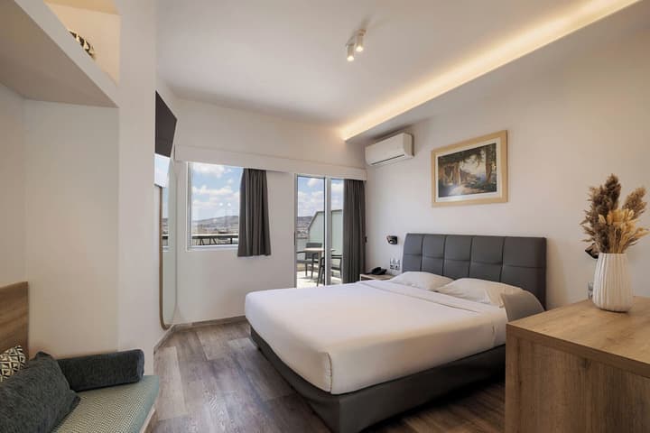 Xenophon Hotel