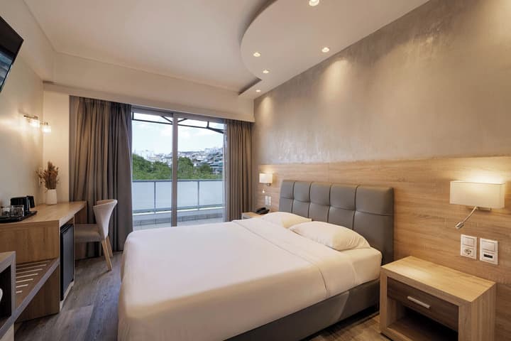 Xenophon Hotel