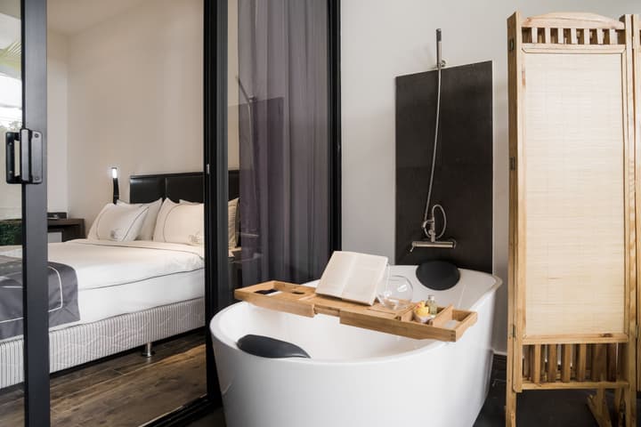 White Boutique Hotel & Residences