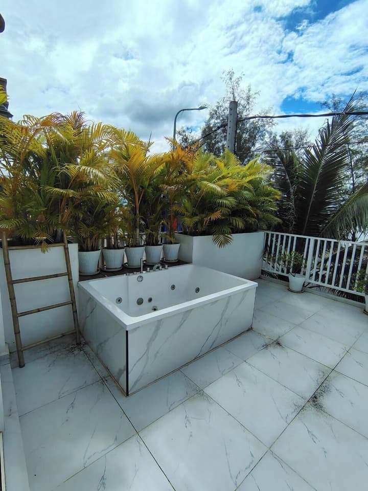 White Boutique Hotel & Residences