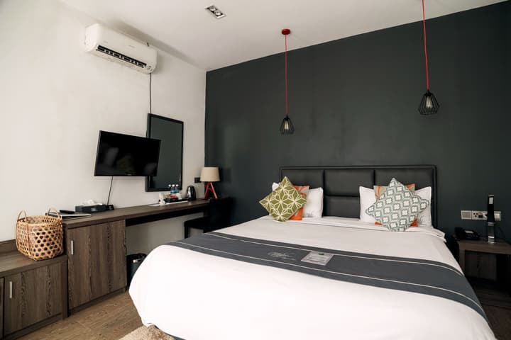 White Boutique Hotel & Residences