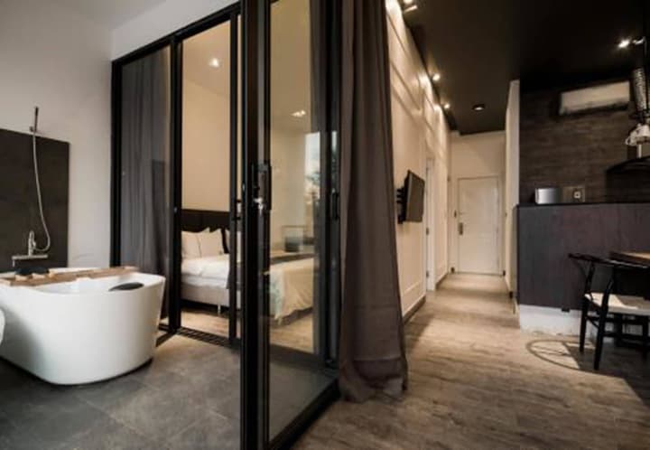 White Boutique Hotel & Residences