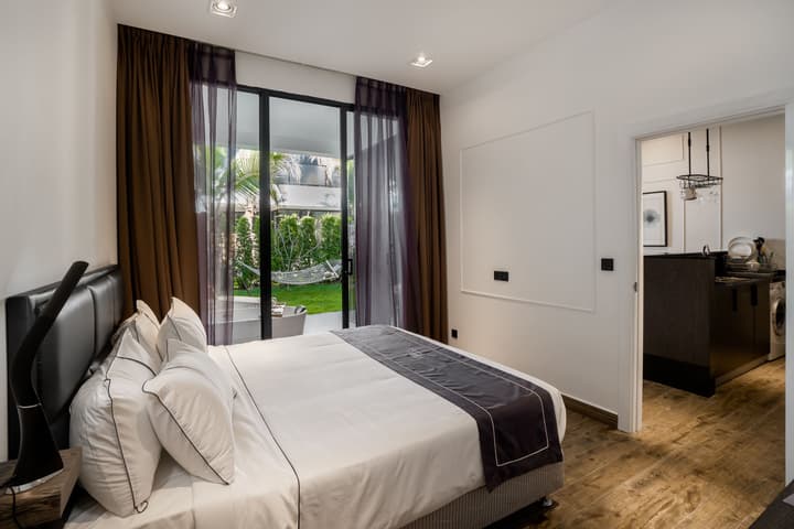 White Boutique Hotel & Residences