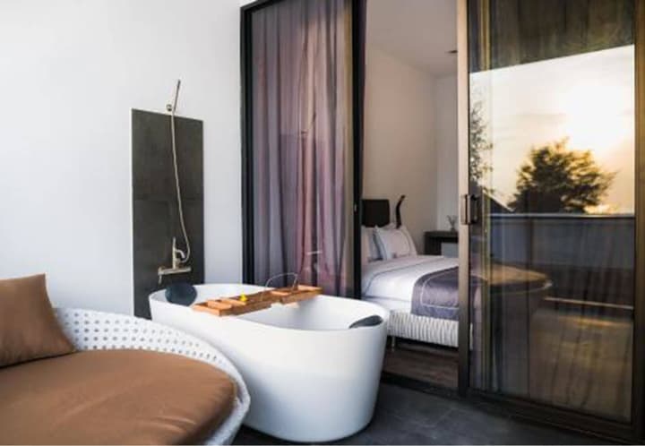 White Boutique Hotel & Residences