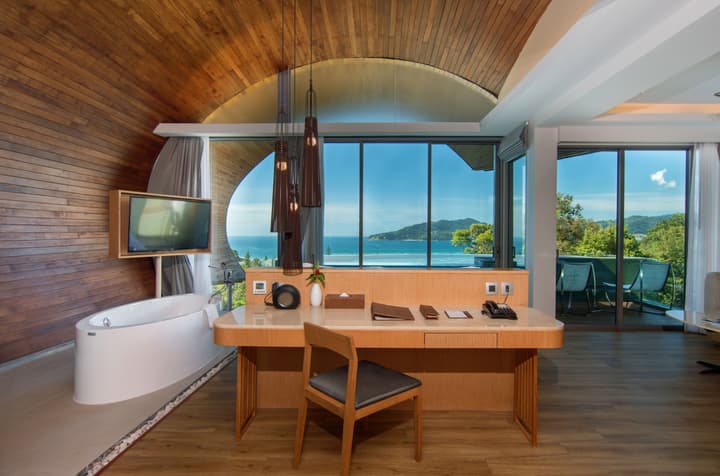 Crest Resort & Pool Villas