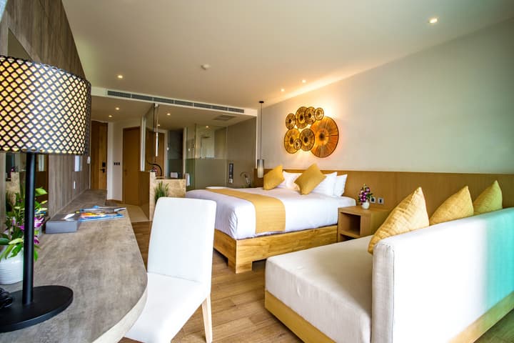 Crest Resort & Pool Villas