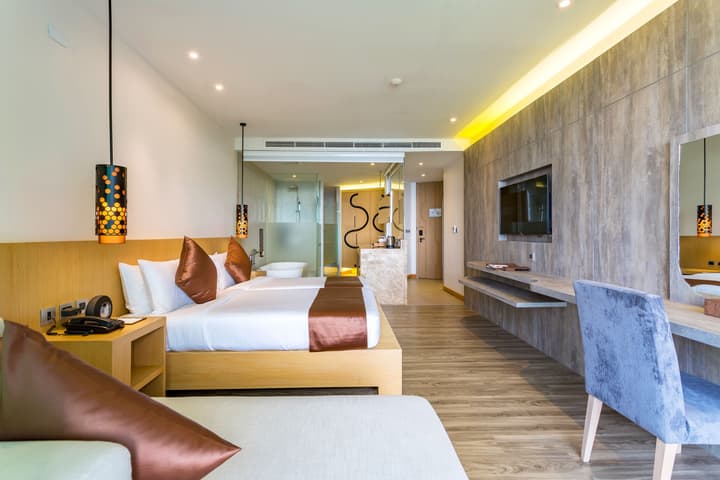 Crest Resort & Pool Villas