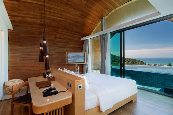 Crest Resort & Pool Villas