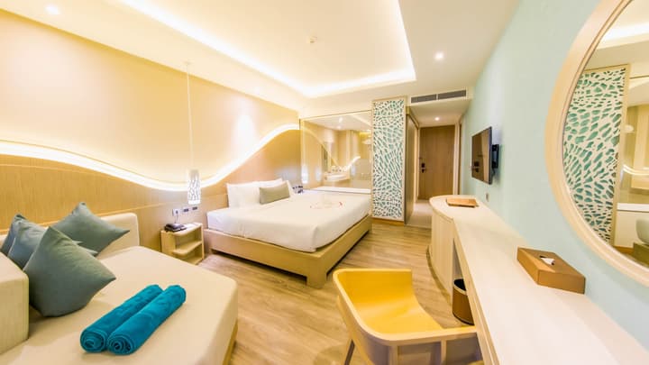 Crest Resort & Pool Villas