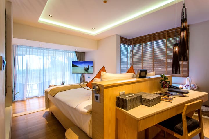Crest Resort & Pool Villas