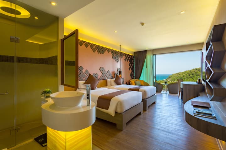 Crest Resort & Pool Villas