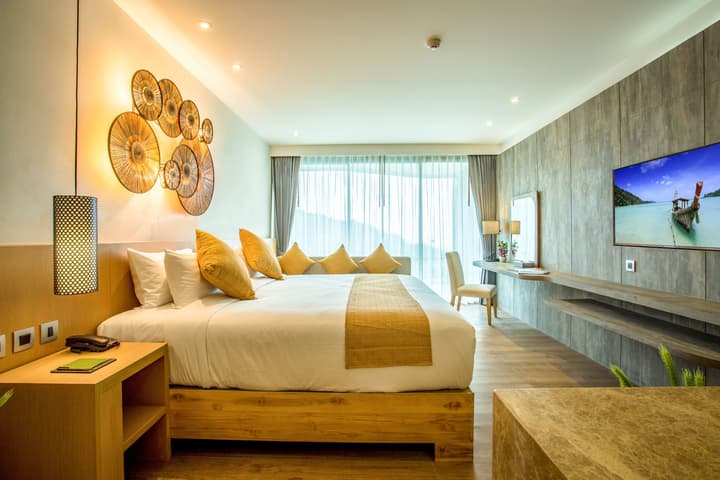 Crest Resort & Pool Villas