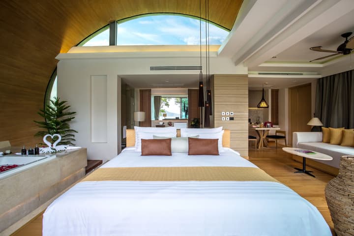 Crest Resort & Pool Villas