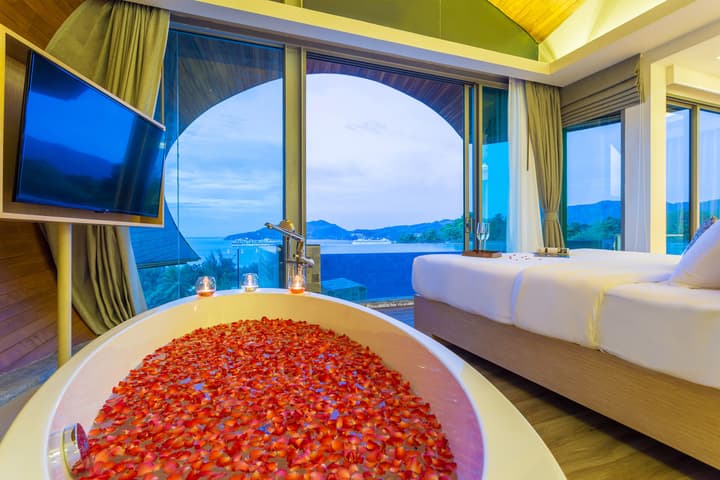 Crest Resort & Pool Villas