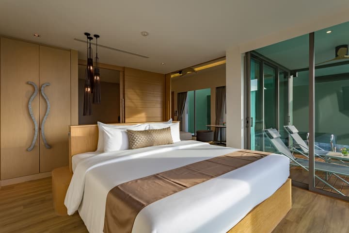Crest Resort & Pool Villas