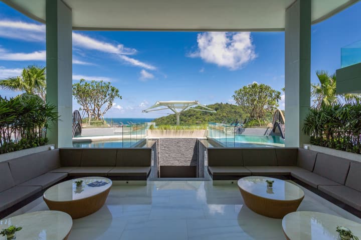 Crest Resort & Pool Villas