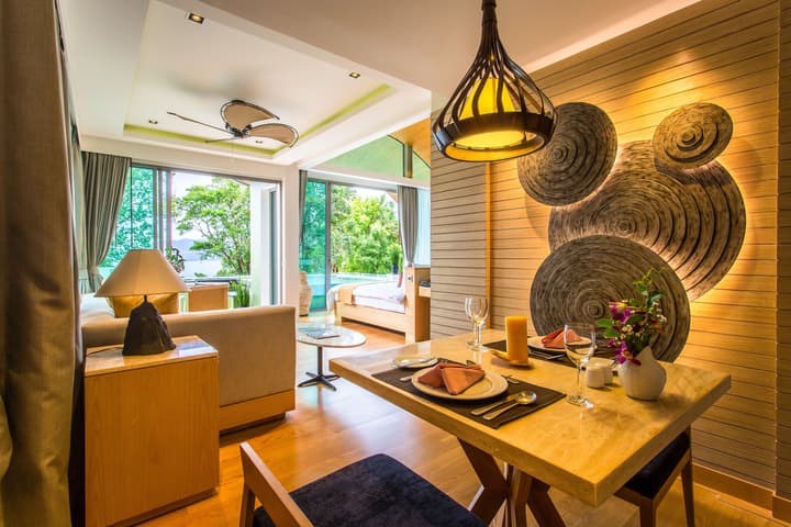Crest Resort & Pool Villas