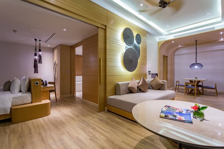 Crest Resort & Pool Villas