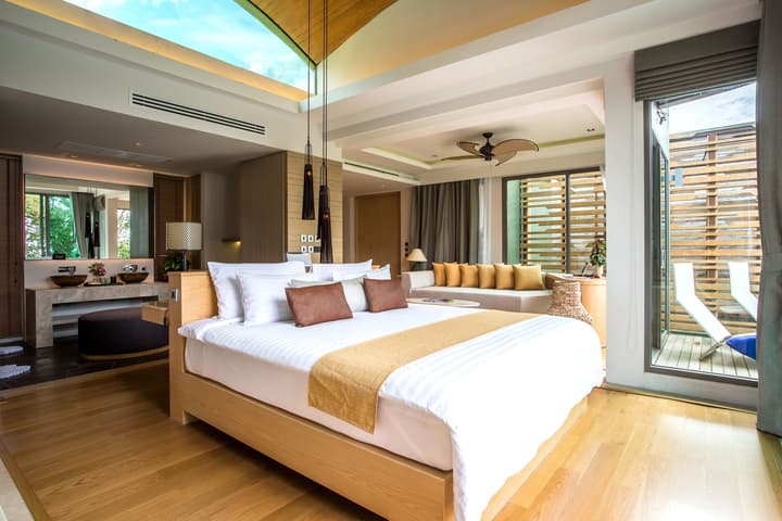Crest Resort & Pool Villas