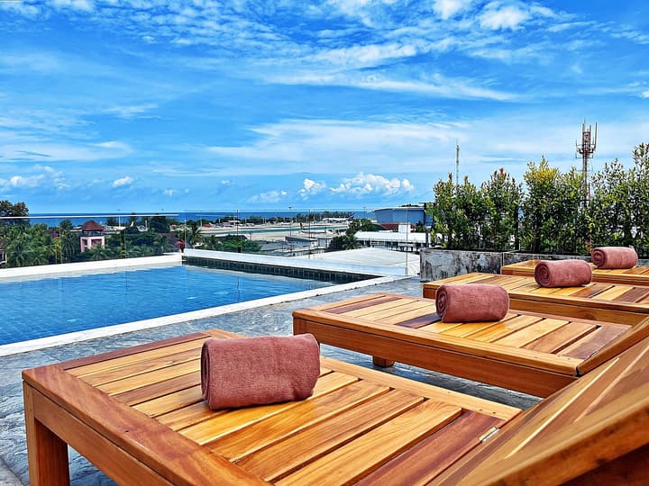 The Sixteenth Naiyang Beach Hotel