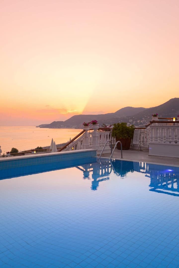 Sunny Hill Alya Hotel