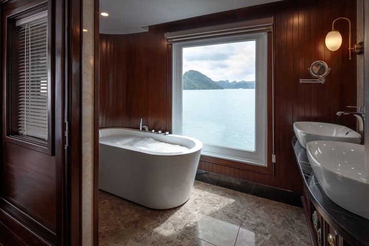 Paradise Elegance Cruise