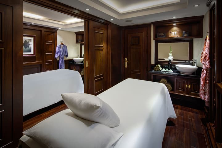 Paradise Elegance Cruise