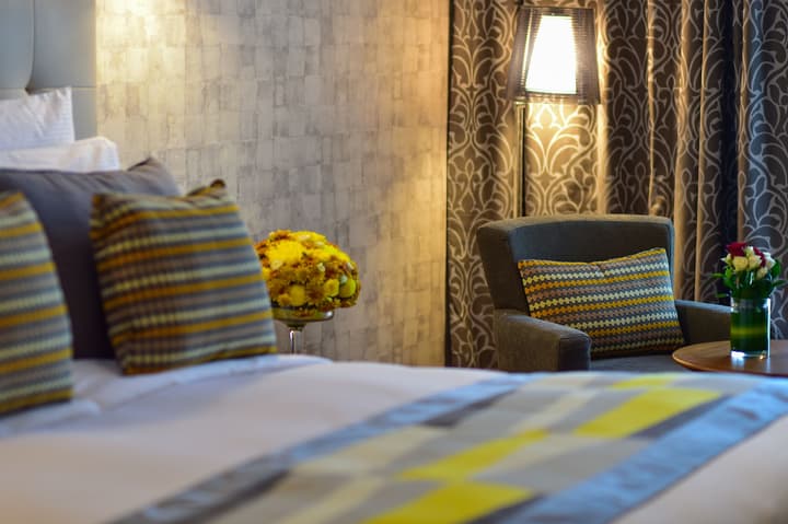The Avenue Hotel