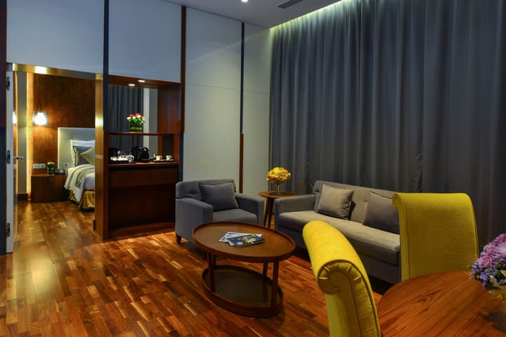 The Avenue Hotel