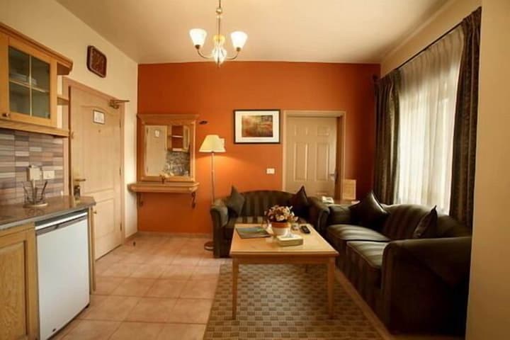 Capri Hotel Suites