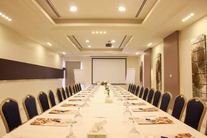 Capri Hotel Suites