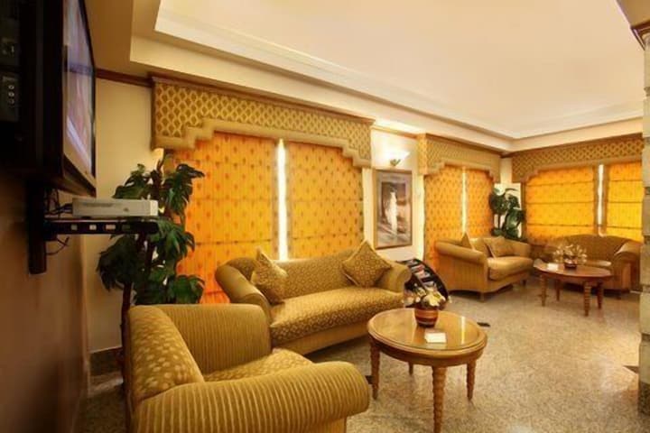 Capri Hotel Suites
