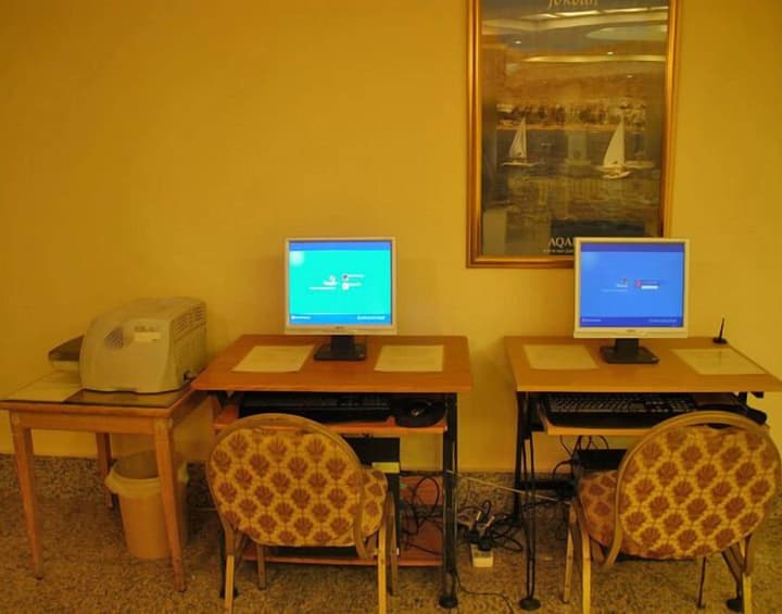 Capri Hotel Suites