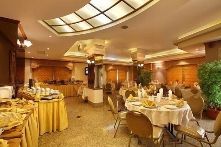 Capri Hotel Suites
