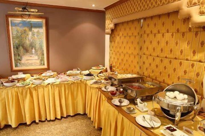 Capri Hotel Suites