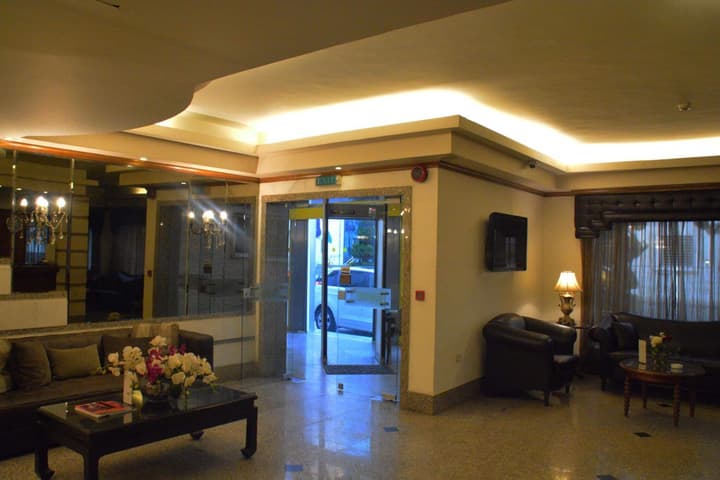 Capri Hotel Suites