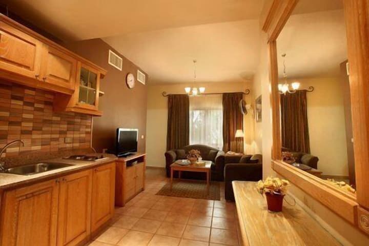 Capri Hotel Suites