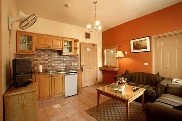 Capri Hotel Suites